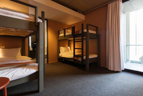Alex Hotel - Foster Accommodation 35