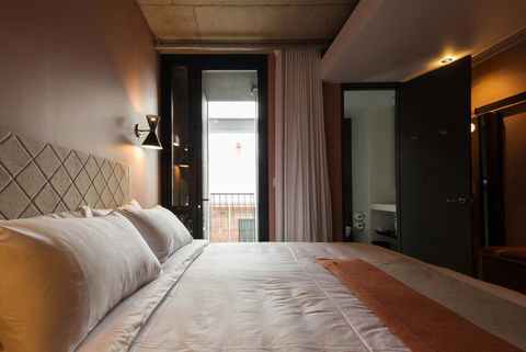 Alex Hotel - Foster Accommodation 37