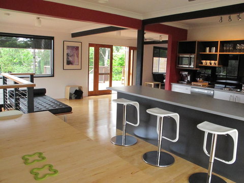 Pendeli Beach House - Foster Accommodation 3