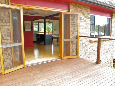 Pendeli Beach House - Foster Accommodation 7
