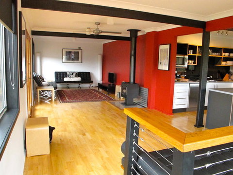 Pendeli Beach House - Foster Accommodation 2