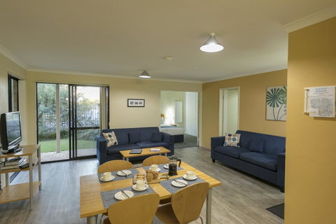Amalfi Resort - Foster Accommodation 11
