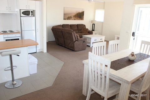 Mollymook Cove Apartments - Foster Accommodation 29
