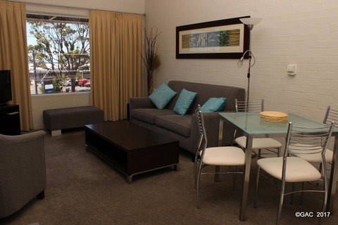 Mollymook Cove Apartments - Foster Accommodation 3