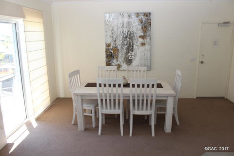 Mollymook Cove Apartments - Foster Accommodation 13