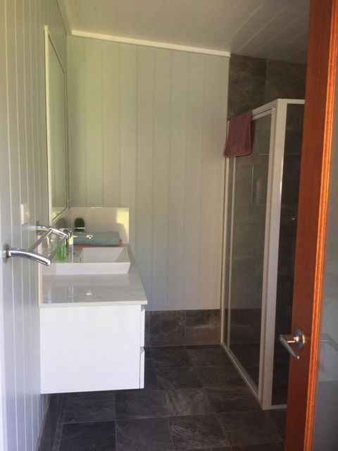 Jetz Bungalow - Foster Accommodation 3