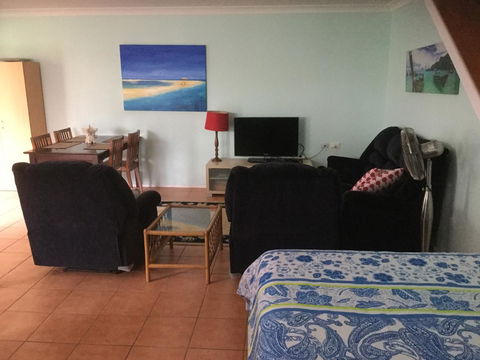 Jetz Bungalow - Foster Accommodation 10