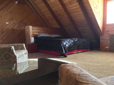 Jetz Bungalow - Foster Accommodation 11