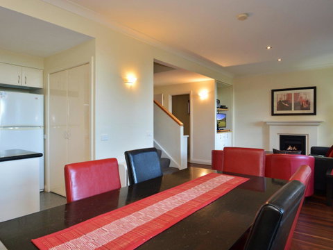 Villa Executive 2br Cypress DS Located Within Cypress Lakes Resort - Foster Accommodation 5