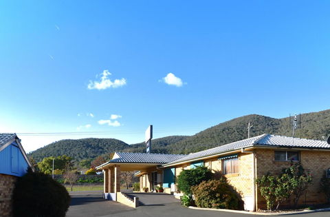 Almond Inn - Foster Accommodation 2