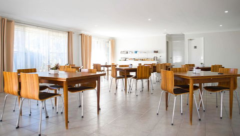 Almond Inn - Foster Accommodation 7