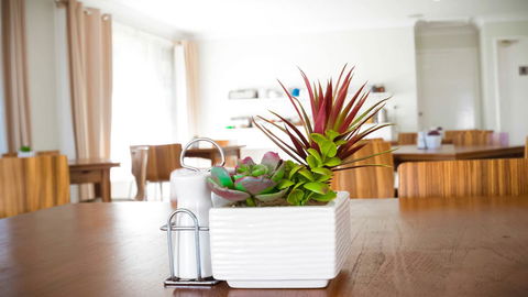 Almond Inn - Foster Accommodation 13
