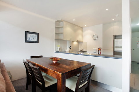 Lantern 1 Bedroom Balcony With Panoramic View - Foster Accommodation 8