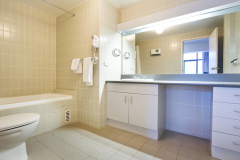 Lantern 1 Bedroom Balcony With Panoramic View - Foster Accommodation 12