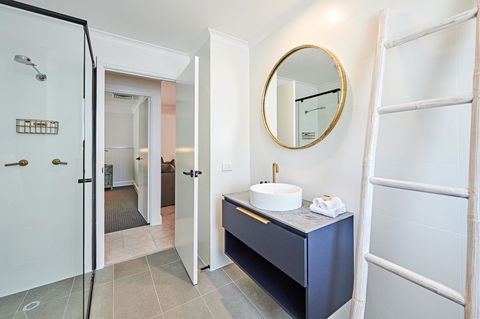 The Lord Byron - Foster Accommodation 17