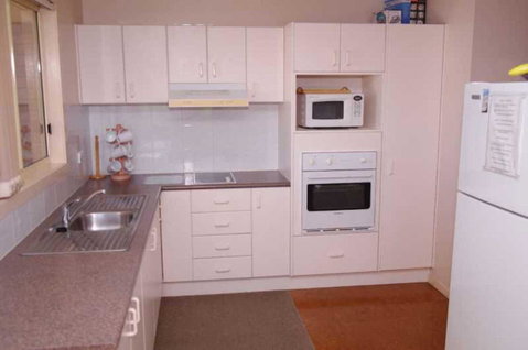 Bellhaven 2, 17 Willow Street - Foster Accommodation 0