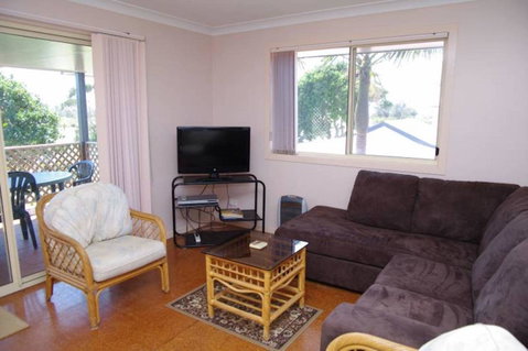 Bellhaven 2, 17 Willow Street - Foster Accommodation 1