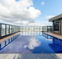 Japanese Style waterfront apt wt rooftop pool - Foster Accommodation