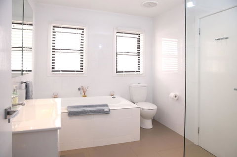 Refuge Cove On Pittwater - Foster Accommodation 7