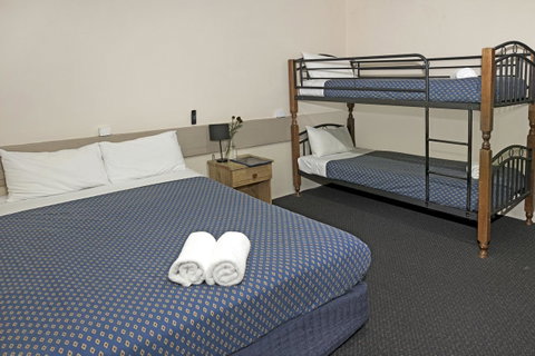 Banjo Paterson Inn - Foster Accommodation 11