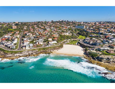Oceanside Elegance At Superb Home Steps From Sand - Foster Accommodation 23