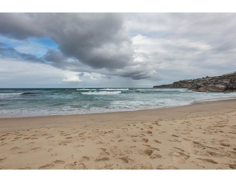 Oceanside Elegance At Superb Home Steps From Sand - Foster Accommodation 22