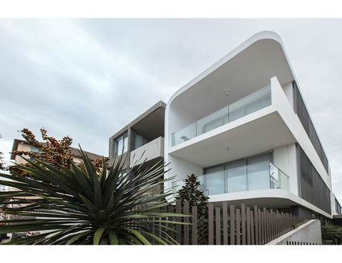 Oceanside Elegance At Superb Home Steps From Sand - Foster Accommodation 19