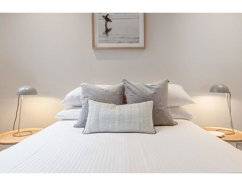 Oceanside Elegance At Superb Home Steps From Sand - Foster Accommodation 11