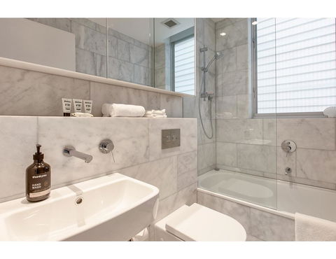Oceanside Elegance At Superb Home Steps From Sand - Foster Accommodation 3