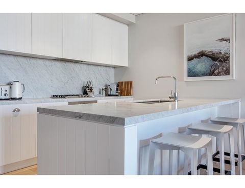 Oceanside Elegance At Superb Home Steps From Sand - Foster Accommodation 2
