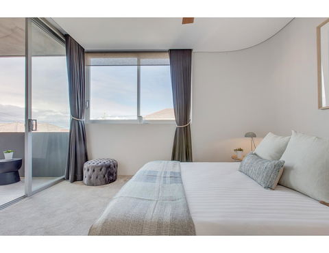 Oceanside Elegance At Superb Home Steps From Sand - Foster Accommodation 10