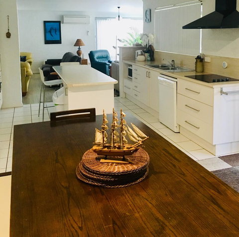 Yigala House - Foster Accommodation 11