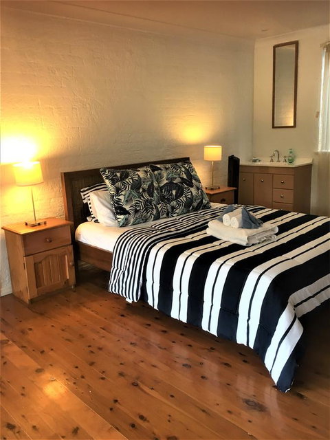 Yigala House - Foster Accommodation 24