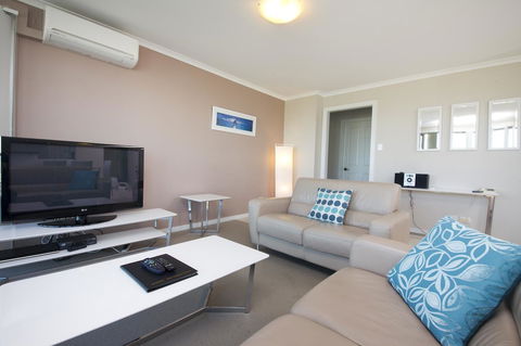 Sails Apartments - Foster Accommodation 6