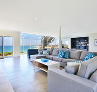 Neptune - Absolute Beachfront - Foster Accommodation