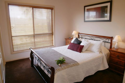 Nightingale Villas - Foster Accommodation 3
