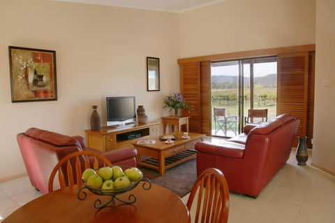 Nightingale Villas - Foster Accommodation 8