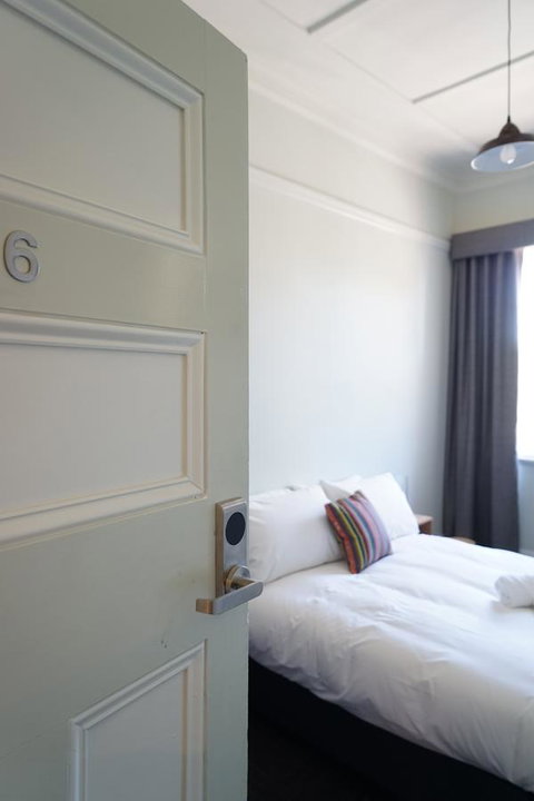 Rosehill Hotel - Foster Accommodation 1