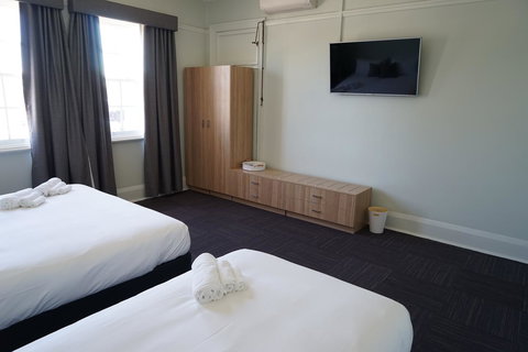 Rosehill Hotel - Foster Accommodation 6