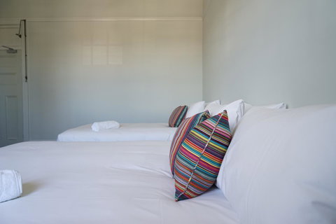 Rosehill Hotel - Foster Accommodation 3