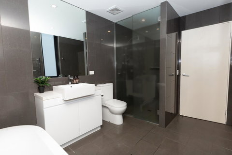 Brand New Executive Apartment - Foster Accommodation 11