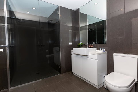 Brand New Executive Apartment - Foster Accommodation 16