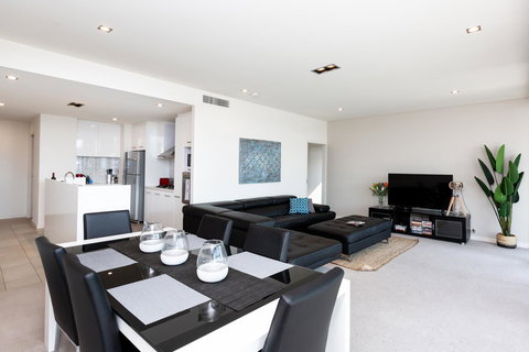 Brand New Executive Apartment - Foster Accommodation 0