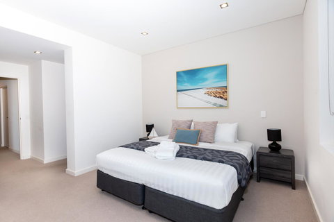 Brand New Executive Apartment - Foster Accommodation 9
