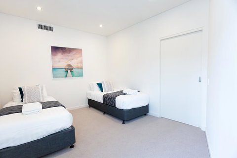 Brand New Executive Apartment - Foster Accommodation 15