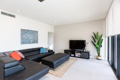 Brand New Executive Apartment - Foster Accommodation 22