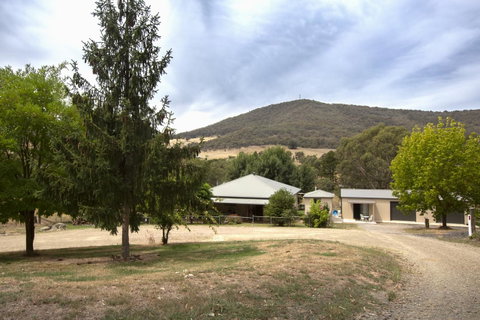 Pound Creek Gallery - Foster Accommodation 24