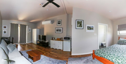 Pound Creek Gallery - Foster Accommodation 0