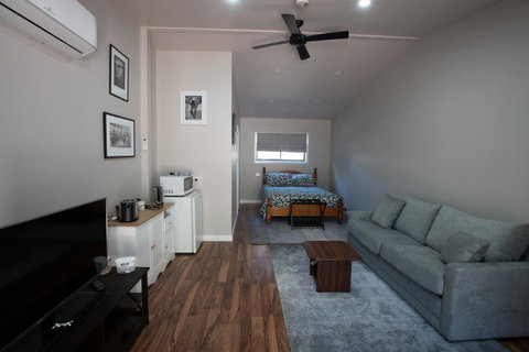 Pound Creek Gallery - Foster Accommodation 5