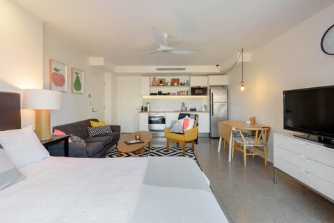 Scandi Beach Apartment - Foster Accommodation 8